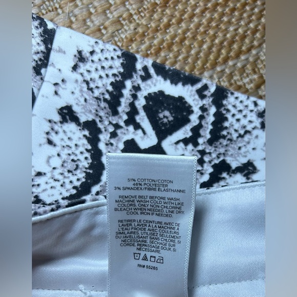 Express Women's Snake Print Stretch Shortie High Rise Belt Shorts,Size 00 - Picture 8 of 8